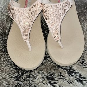 Sketchers Yoga Foam Sandals